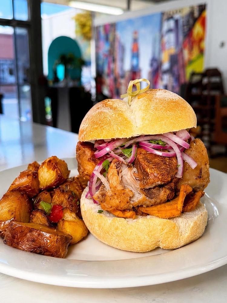 Pan con Chicharrón